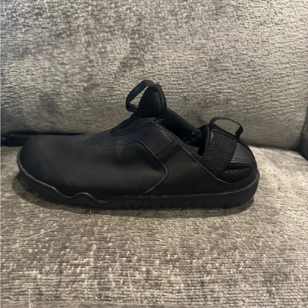 Women’s Nike Zoom Pulse Nursing Sneakers Size 7.5